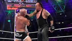 Undertaker y Goldberg durante su combate en WWE Super ShowDown