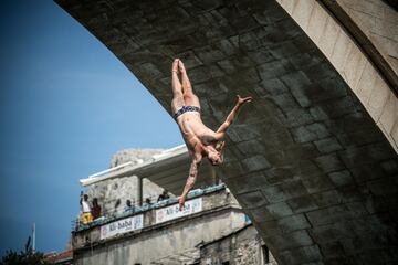 Matthias Appenzeller desde la plataforma del puente Stari Most.