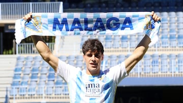 Presentación de Julen Lobete como nuevo jugador del Málaga CF.