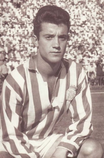 Comenz車 su carrera en 1956 en el Betis, donde estuvo hasta 1961. Ese a?o lo fich車 el Real Madrid y jug車 all赤 hasta 1966.