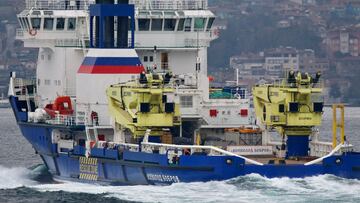 FILE PHOTO: Russian Navy&#039;s Black Sea Fleet logistics support ship Vsevolod Bobrov sails in the Bosphorus in Istanbul, Turkey January 7, 2022. Picture taken January 7, 2022. REUTERS/Yoruk Isik/File Photo