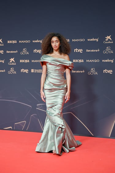 La actriz y cantante Eva Ruiz posa en la alfombra roja de la 40º edición de los Premios Goya.