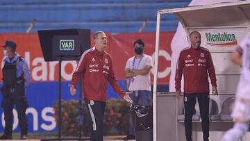 Jorge Theiler durante el partido entre México y Honduras en San Pedro Sula.