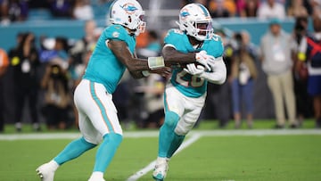 Oct 30, 2025; Miami Gardens, Florida, USA; Miami Dolphins quarterback Tua Tagovailoa (1) hands the ball off to running back De'Von Achane (28) during the second quarter at Hard Rock Stadium. Mandatory Credit: Nathan Ray Seebeck-Imagn Images