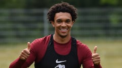 Alexander-Arnold signs long-term extension with Liverpool