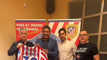 Foto de la directiva de la peña de La Bañeza con Donato en si 30 aniversario.