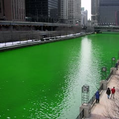 Why does the city of Chicago dye its river green? How long does the color last?