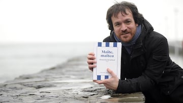 XABI RODRIGUEZ CON SU LIBRO LIBRO MAITE MAITEA.