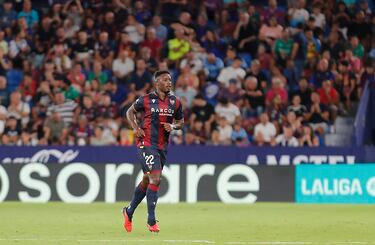 El delantero del Levante sigue en racha. Está en el sitio justo para conseguir rentabilizar las jugadas de sus compañeros, aunque ante el Espanyol su tanto no valiera para puntuar.