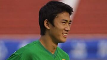 <b>TRAYECTORIA</B>. El futbolista procede del Bei Jing Guo An y ha jugado en las distintas selecciones nacionales inferiores de su país y en la absoluta.