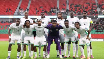 Akor Adams, con el 18 en el once titular de Nigeria.