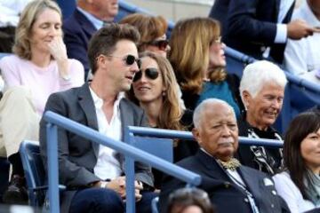 Edward Norton con su esposa Shauna Robertson y el Alcalde de Nueva York, David Dinkins.