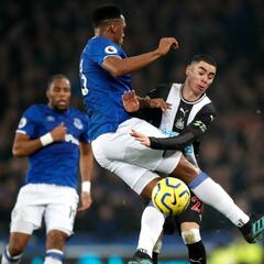 Newcastle sorprende al Everton de Mina sobre el final
