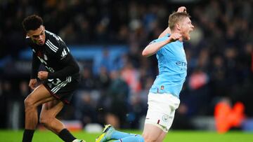 Antonee Robinson, del Fulham, cometió penal en el 90' y Manchester City ganó con gol de Erling Haaland para ponerse líderes momentáneos de Premier League.