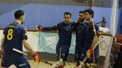 La Selección masculina de hockey patines celebra un gol ante Francia en el Mundial.