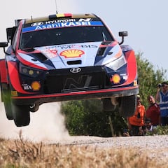 Thierry Neuville, primer líder en Cerdeña