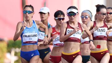 SAPPORO, JAPAN - AUGUST 06: (L-R) Antonella Palmisano of Team Italy, Shijie Qieyang of Team China and Jiayu Yang of Team China compete in the Women&#039;s 20km Race Walk on day fourteen of the Tokyo 2020 Olympic Games at Sapporo Odori Park on August 06, 2021 in Sapporo, Japan. (Photo by Lintao Zhang/Getty Images)