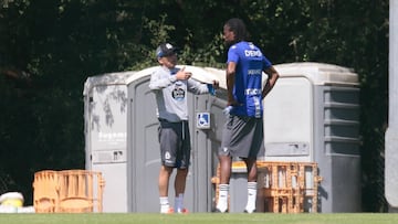 19/06/20  DEPORTIVO DE LA CORU&Ntilde;A ENTRENAMIENTO PROTOCOLO CRISIS CORONAVIRUS COVID-19
 Fernando Vazquez con Ba