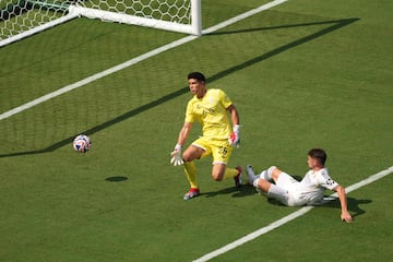 3-0. Gran pase por alto de Brahim D¨ªaz para la llegada de Federico Valverde libre de marca. El jugador uruguayo se lanza con todo para mandar el bal¨®n al fondo de la porter¨ªa de Carlos Moreno.