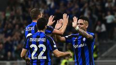 Inter Milan's Bosnian forward Edin Dzeko (L) celebrates with Inter Milan's Argentinian forward Lautaro Martinez (R) and Inter Milan's Armenian midfielder Henrikh Mkhitaryan (C) after scoring his team's third goal during the UEFA Champions League Group C football match between Inter Milan and Viktoria Plzen at the Giuseppe-Meazza (San Siro) stadium in Milan, on October 26, 2022. (Photo by MIGUEL MEDINA / AFP)