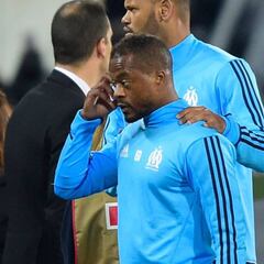 El agente de Evra dice que no dejará el fútbol: ya tiene ofertas