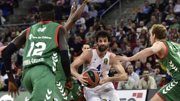 GRA538. VITORIA, 17/03/2017.- El base serbio del CSKA Moscow, Milos Teodosic (c) intenta pasar entre los jugadores del Baskonia durante el partido de la 24 jornada de la Euroliga disputado en el Fernando Buesa Arena. EFE/ADRIÁN RUIZ DE HIERRO