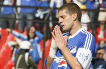 Además de que futbolísticamente nunca estuvo a la altura, el argentino tiene una demanda ante la Fifa contra Millonarios.