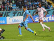 Futbol, O’Higgins vs Millonarios,
Fecha 1, Conmebol Sudamericana 2026
El jugador de O’Higgins Francisco Gonzalez, centro, convierte su gol contra Millonarios durante el partido de Conmebol Sudamericana Grupo C disputado en el Estadio Codelco El Teniente de Rancagua, Chile.
7/4/2026
Jorge Loyola/Photosport
Football, O’Higgins vs Millonarios,
1th turn, Conmebol Sudamericana 2026
O’Higgins player Francisco Gonzalez, center, scores his goal against Millonarios during a Conmebol Sudamericana group C match at the Codelco El Teniente stadium in Rancagua, Chile.
7/4/2026
Jorge Loyola/Photosport