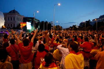 La plaza de Colón, en Madrid, vibra con los goles y la victoria de la selección española.