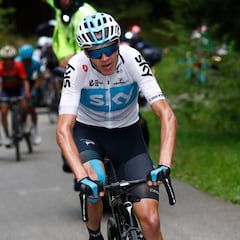 Froome ataca a 80 km, revienta a Yates y revoluciona el Giro