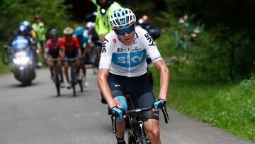 Britain's rider of team Sky Christopher Froome climbs the Monte Zocolan during the 14th stage between San Vito al Tagliamento and Monte Zoncolan of the 101st Giro d'Italia, Tour of Italy cycling race, on May 19, 2018.
Tour de France champion Chris Froome (Sky) claimed the 14th stage of the Giro d'Italia today culminating in a summit finish on the fearsome Monte Zoncolan. Britain's Simon Yates (Mitchelton) came second a few seconds behind to hold on to the leader's pink jersey.
/ AFP PHOTO / POOL / LUCA BETTINI