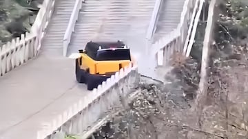 Un coche chino intenta subir la ‘Escalera al Cielo’ para compararse con EEUU y llega el desastre: “Insuficiente evaluación de riesgos”