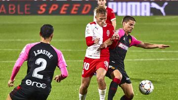 El Girona hace malabares para mantener el nivel de la plantilla