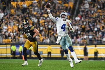 Prescott (4) throws a touchdown pass to running back Rico Dowdle.