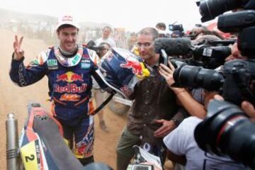 IEl español Marc Coma celebra su triunfo, tras finalizar la última etapa del Rally Dakar 2014 en la localidad de Illapel, a 150 kilómetros de Valparaíso (Chile).