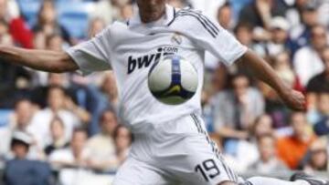 <b>VUELVE EL TOTTENHAM.</b> El Tottenham Hotspur confirmó que sigue interesado en hacerse con los servicios del delantero del Real Madrid Klaas Jan Huntelaar, a pesar de haber fichado ya al atacante Peter Crouch.