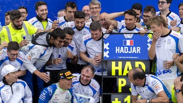 Zandvoort (Netherlands), 31/08/2025.- Third placed RB driver Isack Hadjar of France breaks his trophy as he takes a team picture after the Formula One Dutch Grand Prix race at Zandvoort Circuit in Zandvoort, the Netherlands, 31 August 2025. (Fórmula Uno, Francia, Países Bajos; Holanda) EFE/EPA/SANDER KONING