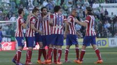 UNA PI&Ntilde;A. Los rojiblancos celebran un gol y si algo ha conseguido el equipo es ser un bloque s&oacute;lido.
 