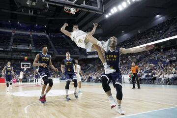 La caída de Jaycee Carroll.