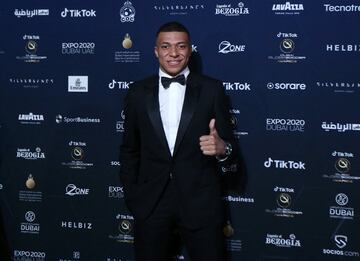 Kylian Mbappe posa antes de la gala de entrega de los premios Globe Soccer Awards 2021