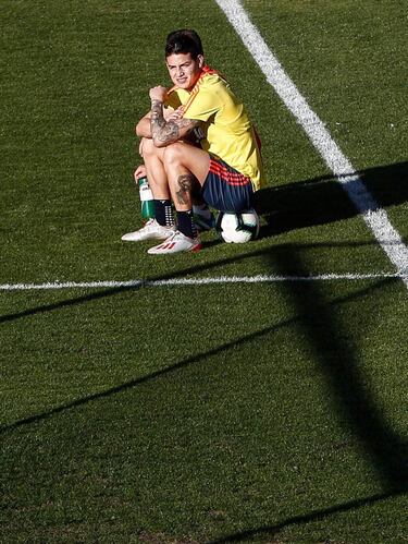 James Rodríguez: Napoli await Real Madrid man's arrival