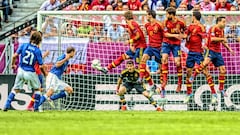 España sufrió pero se clasificó como primera de grupo