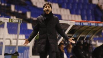Alan Pulido se queda sin DT: el Olympiacos despide a Víctor
