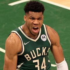 Suns 100-120 Bucks: Budenholzer lauds Antetokounmpo mindset