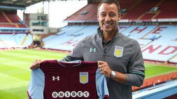 Un fan de Aston Villa se tatúa el nombre de John Terry en el culo después de apostar que el exjugador del Chelse jamás vestiría la camiseta villana.