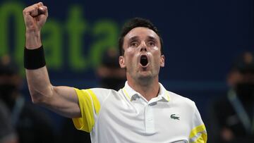 Roberto Bautista celebra una victoria en el torneo de Doha.