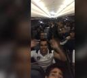 Un minuto de silencio... así fue el festejo de Colo Colo en el avión