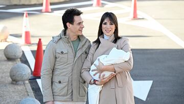 Christian Gálvez y Patricia Pardo saliendo del hospital Ruber Internacional para presentar a la prensa a su primer hijo en común, Luca, tras recibir el alta hospitalaria, a 24 de diciembre de 2023, en Madrid (España).
NACIMIENTO;HOSPITAL;RUBER;PRESENTADORES;24 DICIEMBRE 2023
Francisco Guerra / Europa Press
24/12/2023