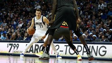 DALLAS, TEXAS - DECEMBER 12: Luka Doncic #77 of the Dallas Mavericks dribbles the ball against the Atlanta Hawks in the second half at American Airlines Center on December 12, 2018 in Dallas, Texas. NOTE TO USER: User expressly acknowledges and agrees that, by downloading and or using this photograph, User is consenting to the terms and conditions of the Getty Images License Agreement. Ronald Martinez/Getty Images/AFP
== FOR NEWSPAPERS, INTERNET, TELCOS & TELEVISION USE ONLY ==