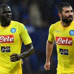 El Nápoles quiere renovar a Albiol para evitar su marcha